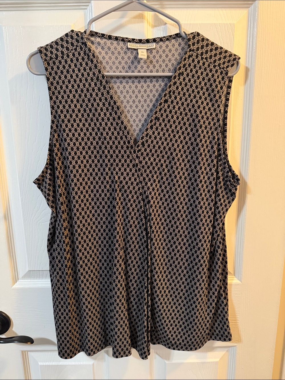 Dana Buchman Black Geo Print Sleeveless V-Neck Top Blouse